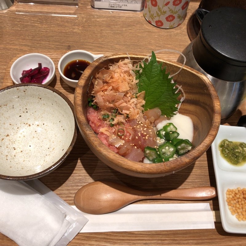 2色まぐろの山かけおひつ(こめらく ニッポンのお茶漬け日和。 新宿京王モール店)