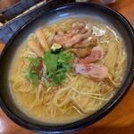 すだちと阿波尾鶏のタタキ冷やし(醤油と貝と麺 そして人と夢 )