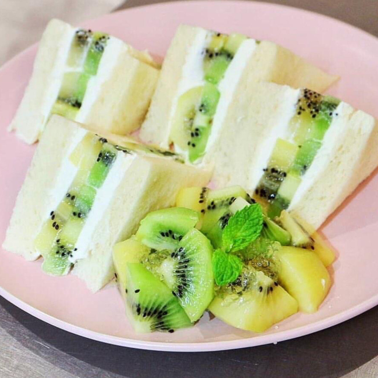 絶品 キウイのフルーツサンド レインボーパンケーキ 西武池袋店 Rainbow Pancake の口コミ一覧 おいしい一皿が集まるグルメコミュニティサービス Sarah 絶品 キウイのフルーツサンド レインボーパンケーキ 西武池袋店 Rainbow Pancake の口コミ一覧 おいしい一皿が集まるグルメコミュニティサービス Sarah