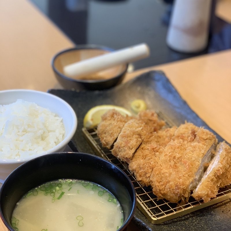 ロースとんかつ御膳(とんかつとしゃぶしゃぶ　ミヤチク)