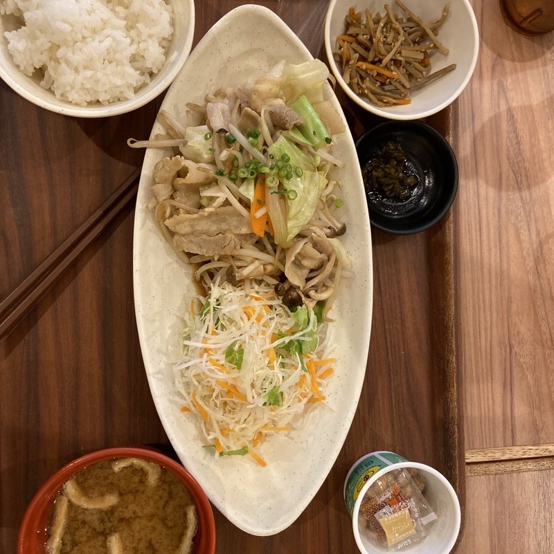 肉野菜炒める定食(米どころん 銀座3丁目店)