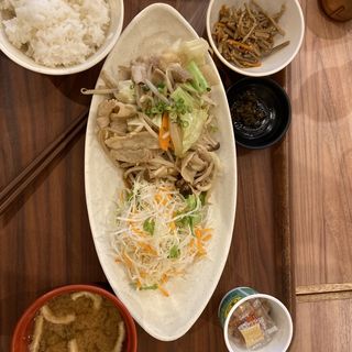 肉野菜炒める定食(米どころん 銀座3丁目店)