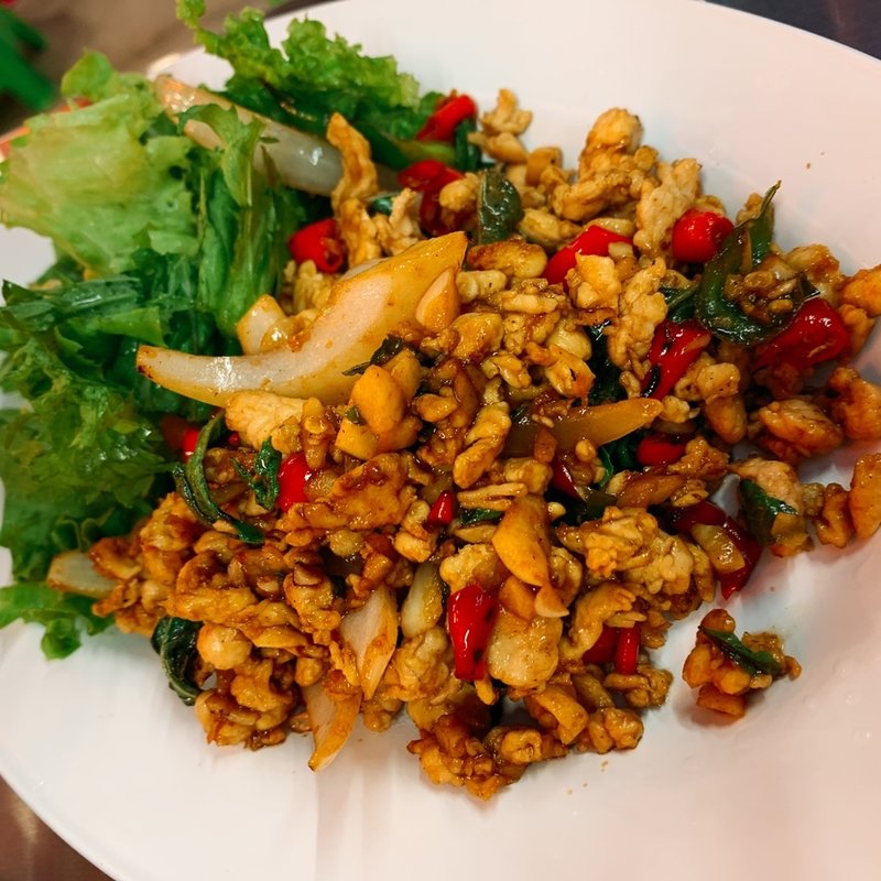 たっぷり生ガパオ炒め(タイ料理999 カオカオカオ　日比谷グルメゾン)