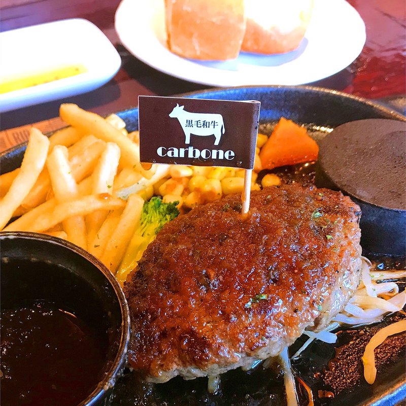 黒毛和牛100%レアハンバーグ(カルボン富里店)