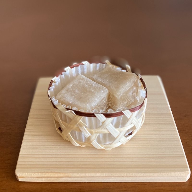 羽二重加賀れんこん餅(越山甘清堂 近江町店 )