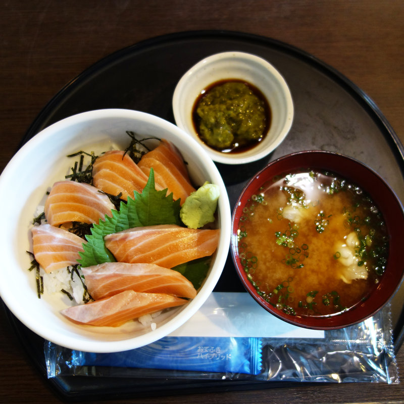 サーモン丼(博多魚がし 市場会館店 )