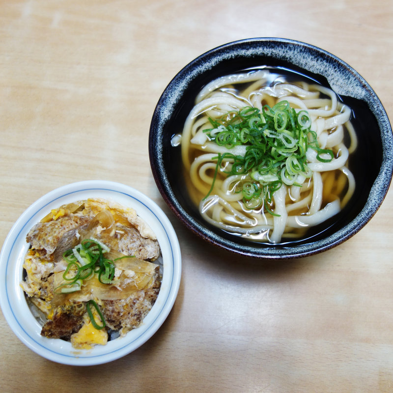 かけうどん+ミニカツ丼(博多さぬきうどん 渡辺通店)