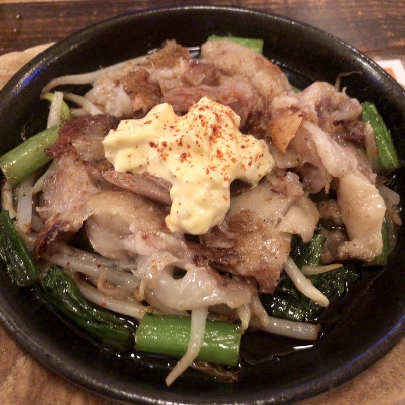 豚足の鉄板焼きタルタル添え(北浜ダイナー)