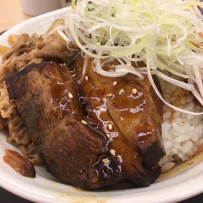 牛と味玉の豚角煮丼(期間限定メニュー)(松屋 広小路本町店 )