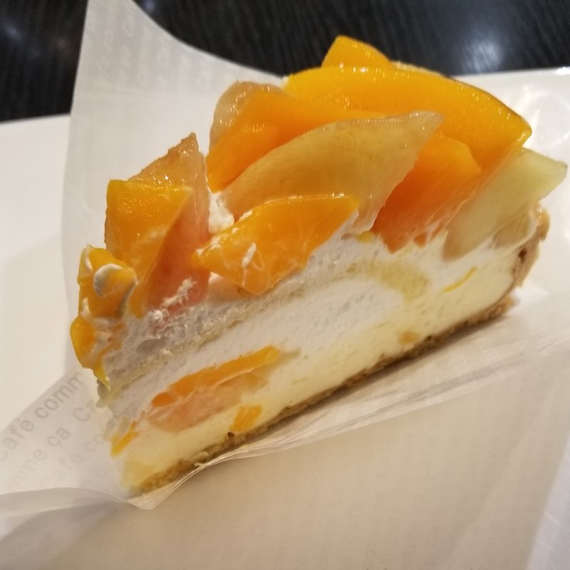 マンゴーと桃のケーキ(カフェコムサ 池袋店)