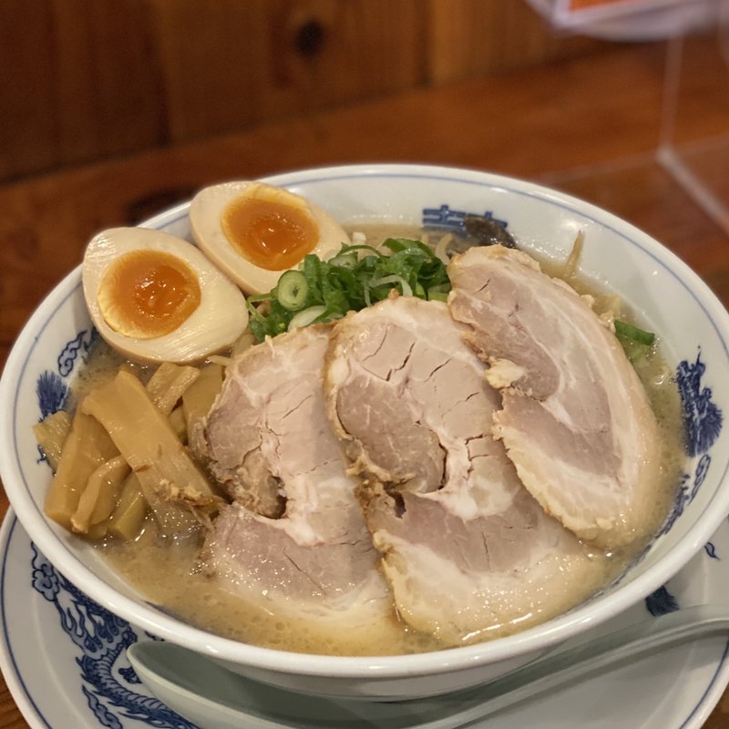 特選野菜しょうゆとんこつらぅめん(かくれ助屋 （かくれすけや）)