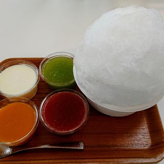 彩りかき氷 (いちご、めろん、マンゴー)＋練乳(埜庵)