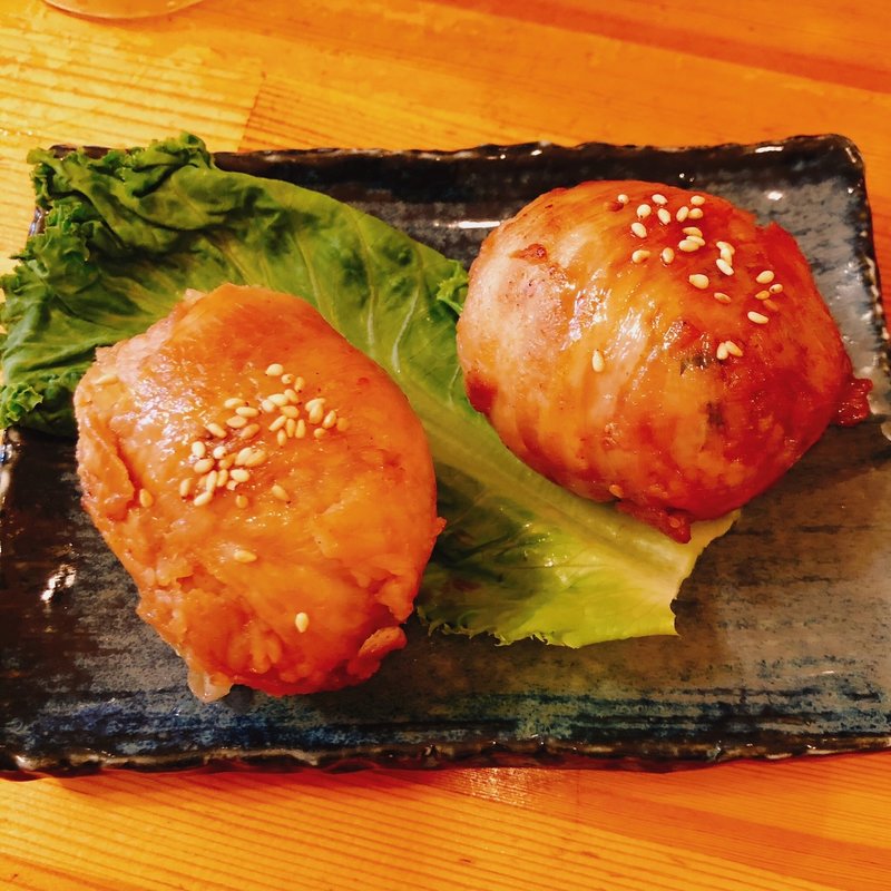 肉巻きおにぎり(立ち呑みスタンド ヨッコイショ)