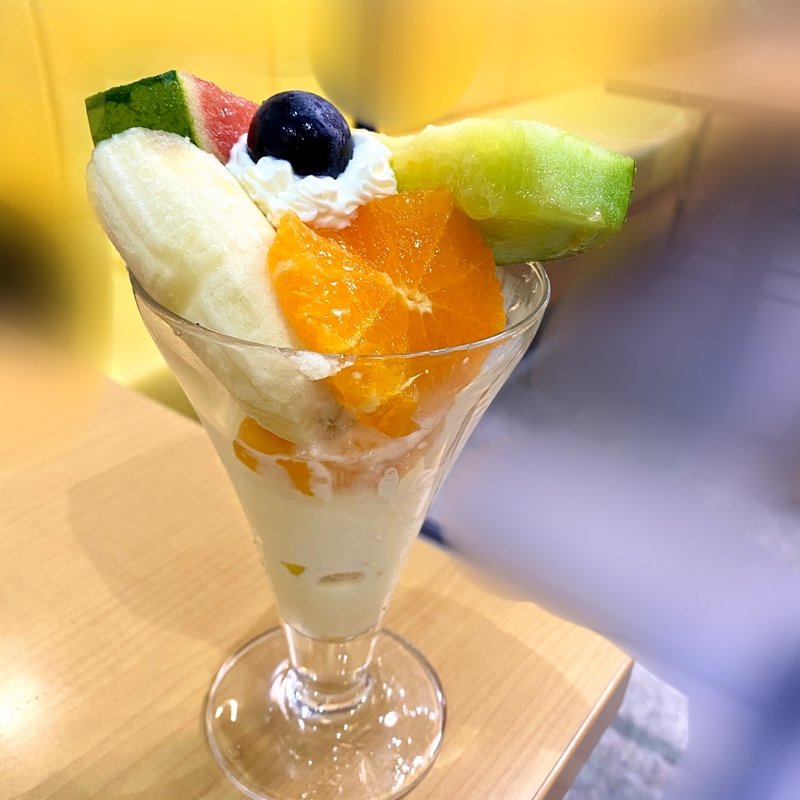 季節のフルーツパフェ(ヤオイソ 四条大宮店 )