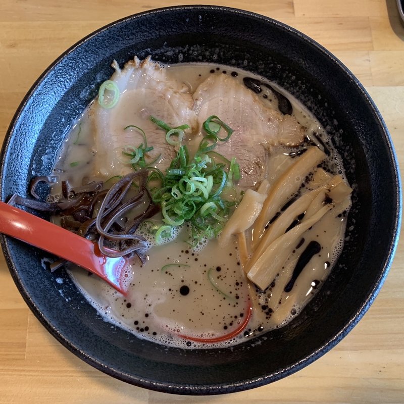 トンコツラーメン(トンコツラーメン　キングジョー)