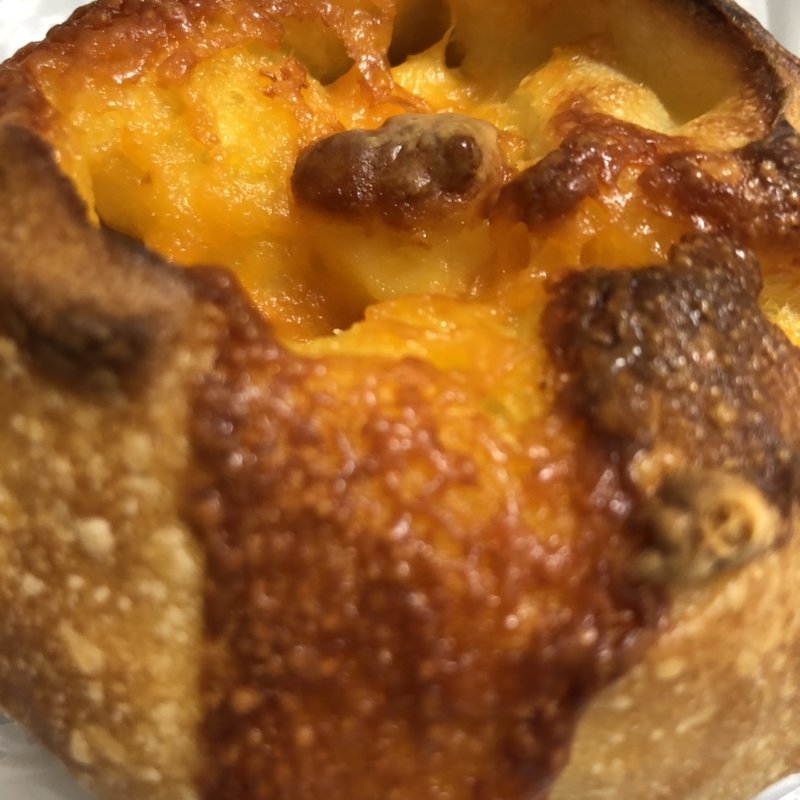 焼きチーズパン(パン家のどん助)