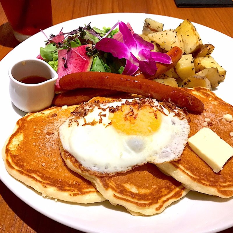 ソーセージエッグパンケーキ(カイラ カフェ＆テラスダイニング 渋谷店)