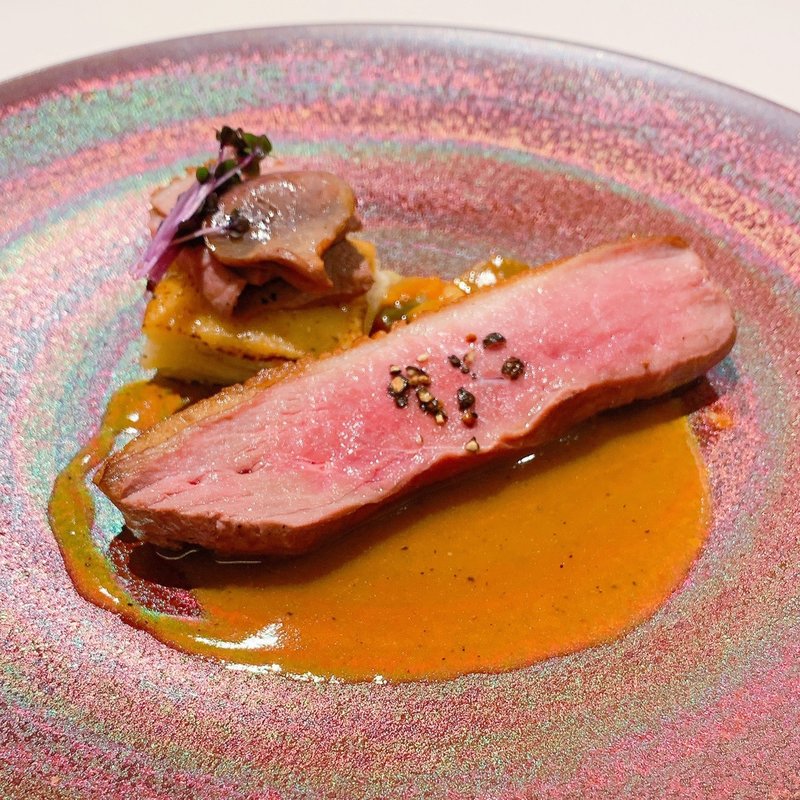 北海道スノーホワイトチェリバリー鴨胸肉のロティ(a la louche -ア・ラ・ルーシュ-)