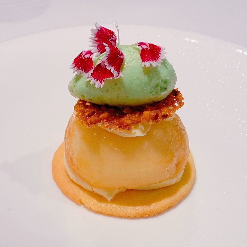 桃のタルト　ミントのアイスクリーム(a la louche -ア・ラ・ルーシュ-)