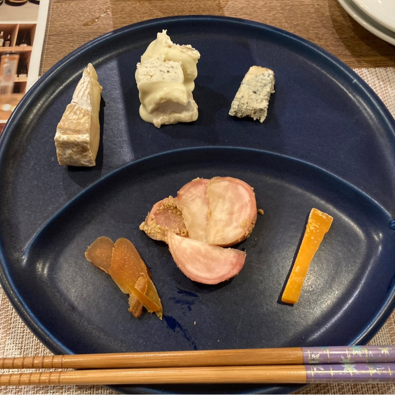チーズの盛り合わせ(Gatto e Vino 猫とワイン)