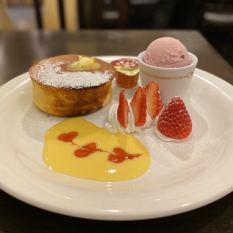 苺仕立てホットケーキ(カフェド・ルアン アピタ千代田橋店)