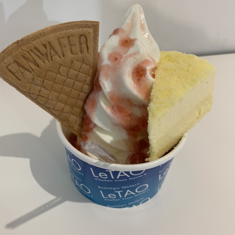 ルタオサンデー~北海道苺ソース~(ルタオ（阪急梅田駅）)