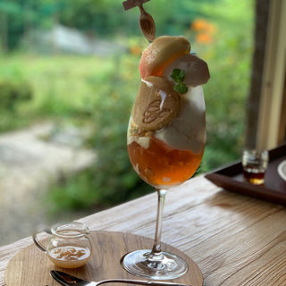 桃のパフェ(古民家レストラン　ナラヤマソウ)