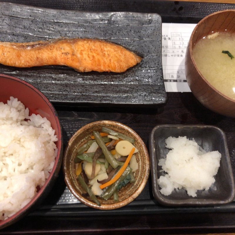 銀シャケ朝定食(しんぱち食堂 大門店)