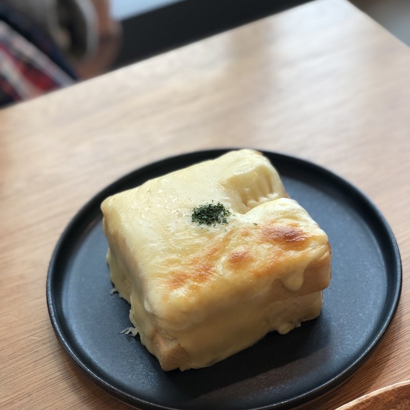 (パン屋むつか堂カフェ アミュプラザ博多店)