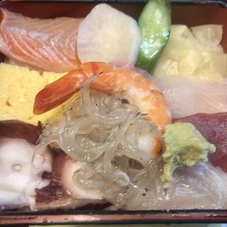 特選ちらし寿司(漁(りょう))