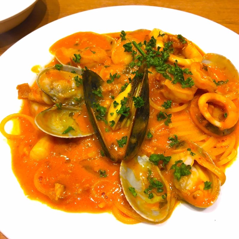 具だくさんのシーフードトマトクリーム(ブラックブラウン 渋谷店)