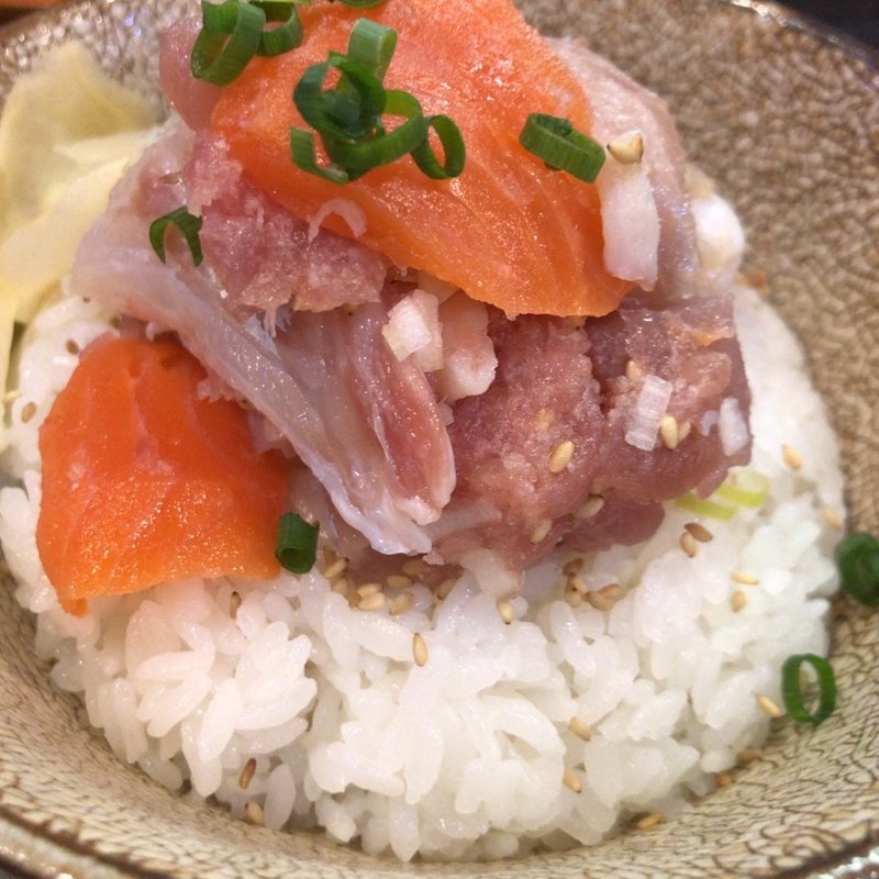 特製海鮮丼(まぐろのなかだ屋)