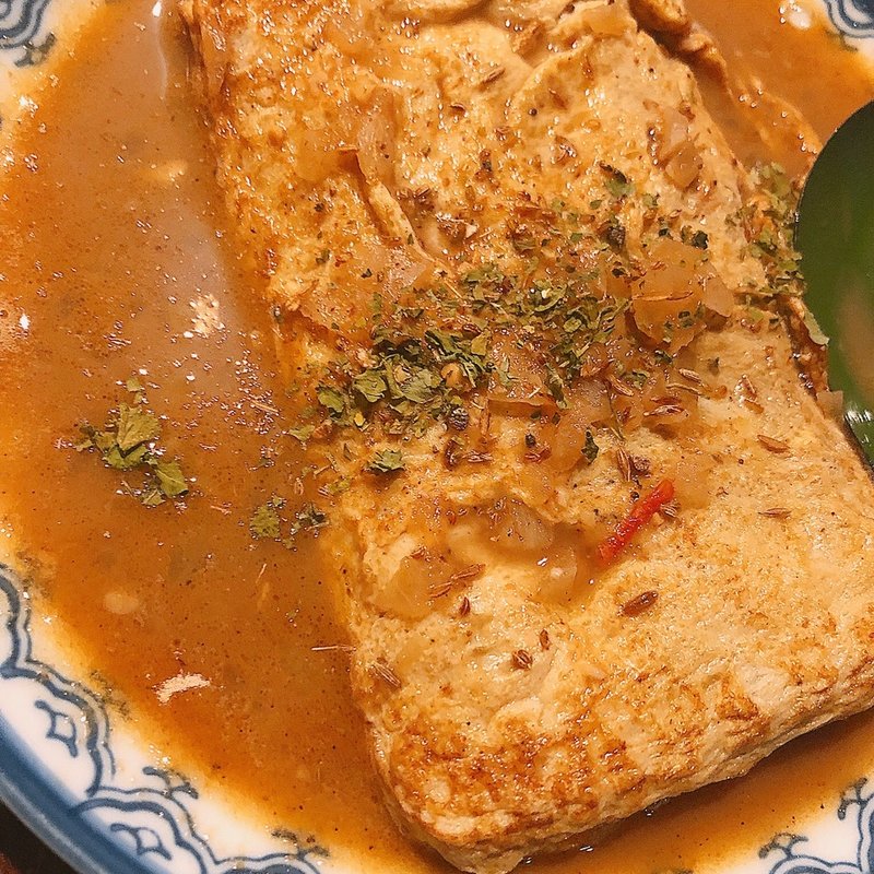 カレー味のだし巻き玉子(食堂チリン)