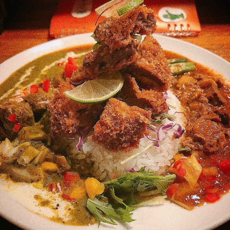 ラムあいがけカレー(ラムカツマウンテン)(さぼてん食堂 )