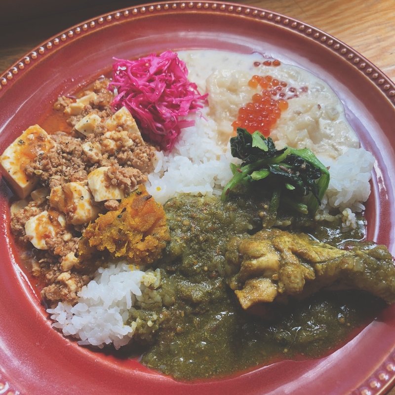 帆立貝柱とイクラのミルキーマ 痺れる麻婆豆腐カレー 手羽元のほうれん草カレー(スパイスカレーボンズ （SPICE CURRY BON'S）)