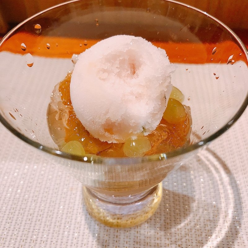 ぶどうのパフェ(料理屋 乃だ)