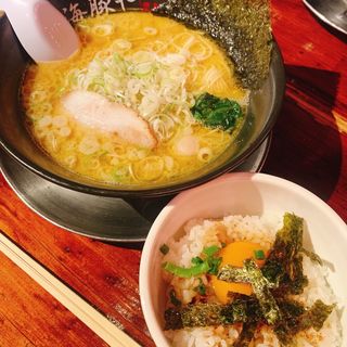 福岡市早良区で食べられる人気豚骨ラーメンランキング Sarah サラ