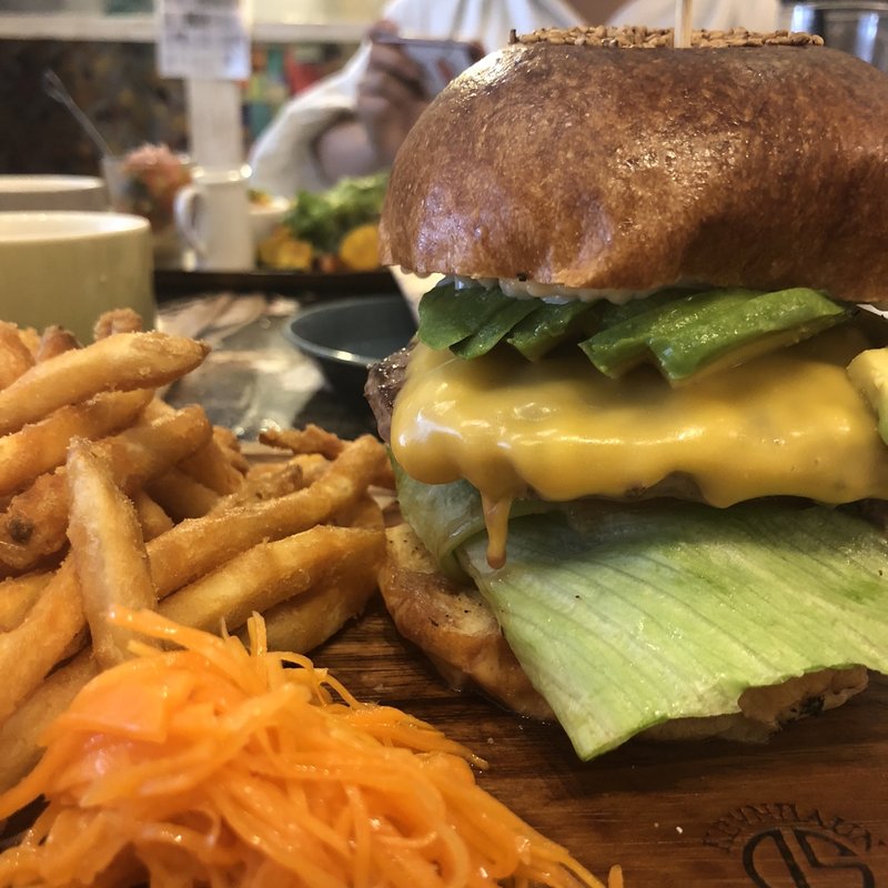 チーズバーガー(友安製作所カフェ )