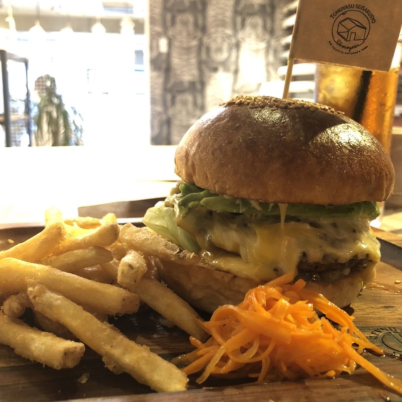 アボカドチーズバーガー(友安製作所カフェ )
