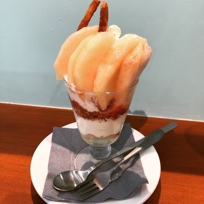 桃パフェ(CAFE POE)