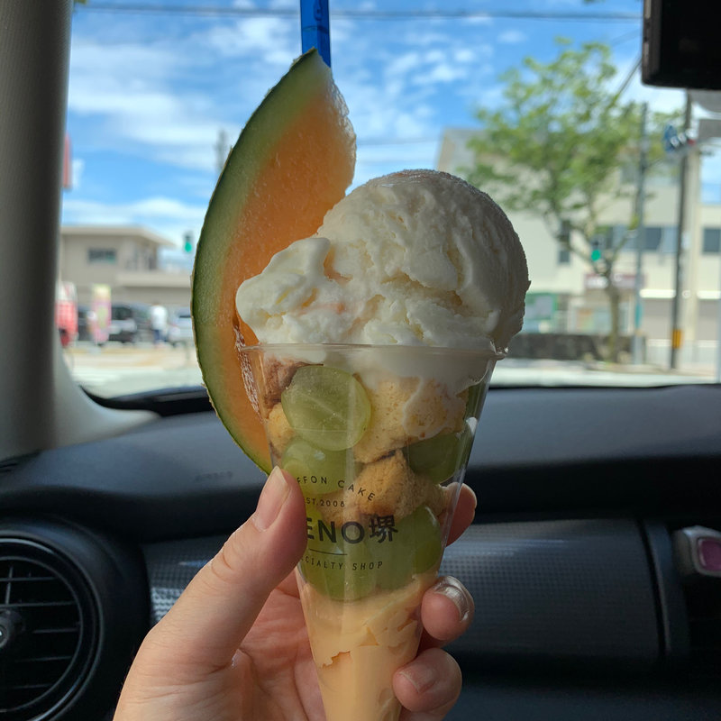 シャインマスカットとメロンのシフォンアイスパフェ(REENO堺)