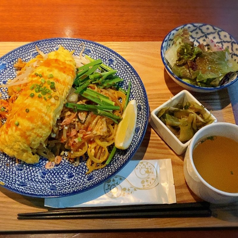 オムパッタイセット(生パッタイ専門店 ディパッタイ 銀座店)