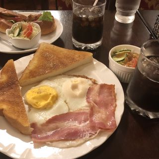 ベーコンエッグモーニング(八番館コーヒー店 )