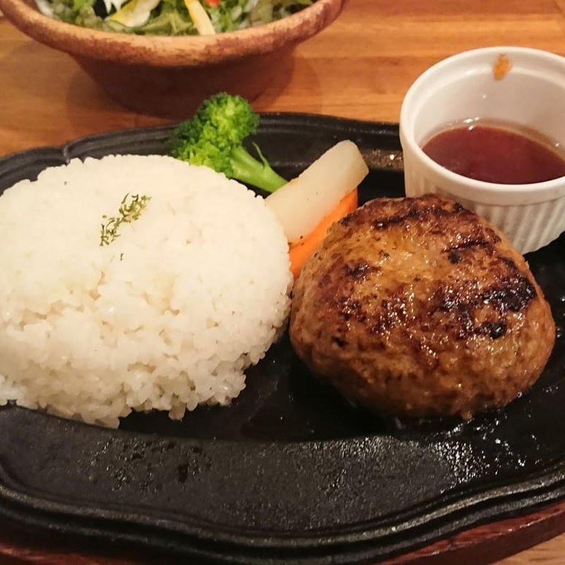 牛肉100％手ごねハンバーグ(ワイン食堂 ヴィンセント 用賀店)