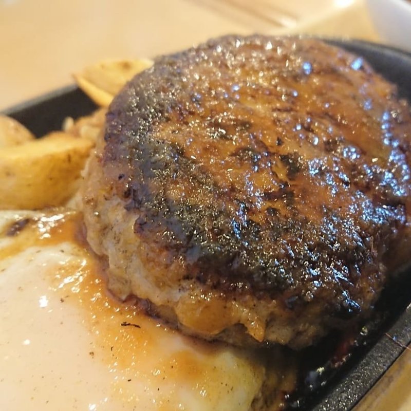 ハンバーグ目玉焼き定食(エビスヤキッチン)