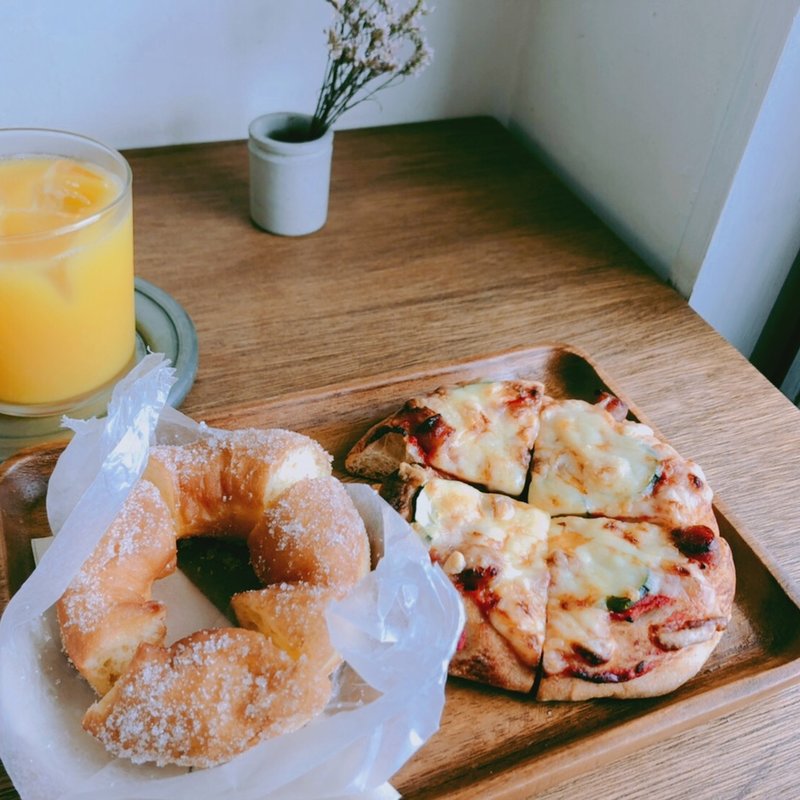 レモンドーナツとピザパン(Chigaya （チガヤ）)