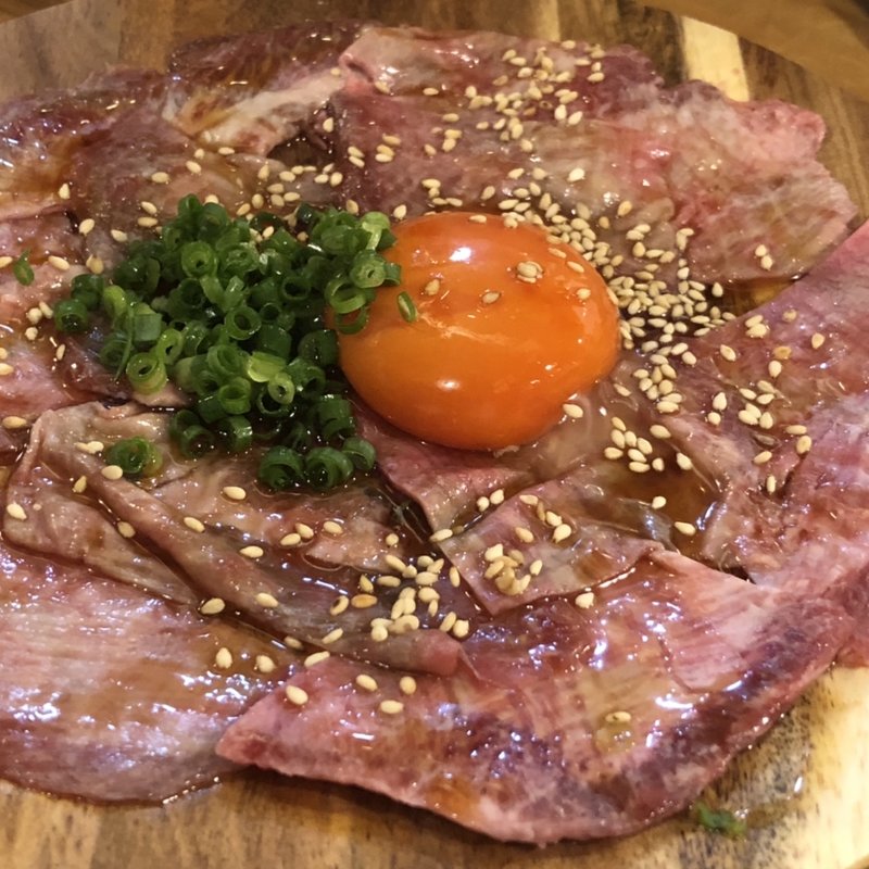 牛タンユッケ(炭焼きBAR 心)