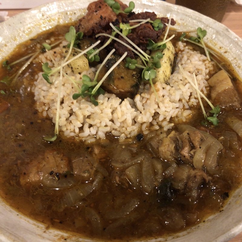 四つのペッパーがバシッと効いたポークカレー 玄米(メトロ期間限定) (はらいそSparkle)