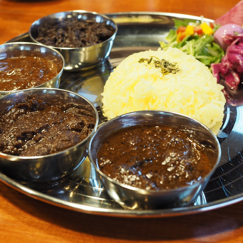 4種盛り(えび、サバ、チキン、キーマ)(カーリーカリー)