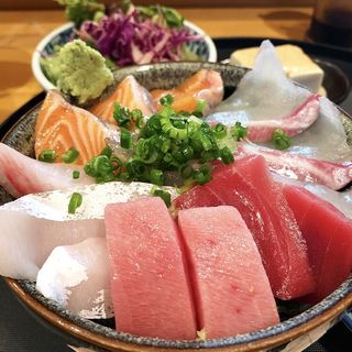 京都市中京区で食べられる海鮮丼ランキング Sarah サラ
